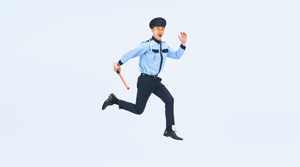 Fototapeta premium ジャンプするミドル男性警備員の全身写真（切り抜き背景透過PNGも販売しております。作成者リンクから「PNG」で検索してください）