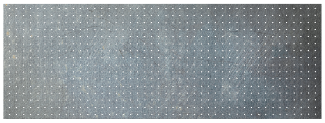 金属製の有孔ボード。
peg board