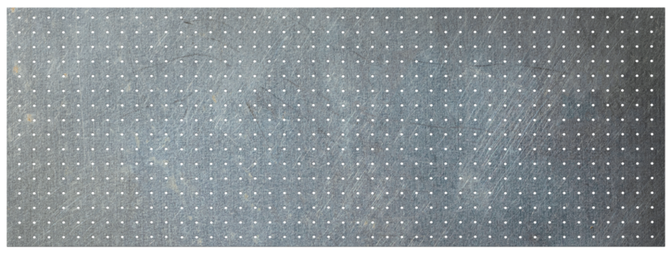 金属製の有孔ボード。
peg board
