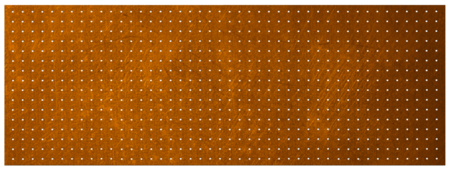 錆びた金属製の有孔ボード　/ peg board