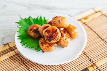 焼いた鶏軟骨つみれ