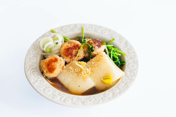 餅入りモヤシと鶏つみれの寄せ鍋風