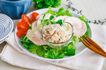 手作り鶏ハムと野菜のサラダ