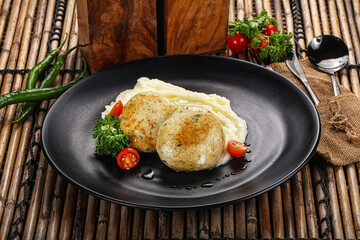Chicken cutlet with mashed potato