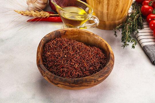 Red raw dry rice gor cooking