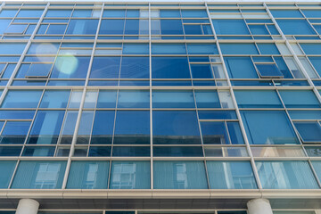 Obraz premium A collection of various exterior windows on buildings, showcasing diverse architectural styles and materials.