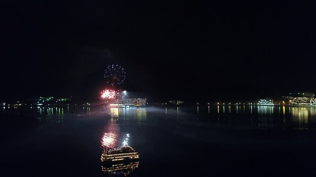北海道 洞爺湖の花火 / Fireworks at Lake Toya in Hokkaido, Japan