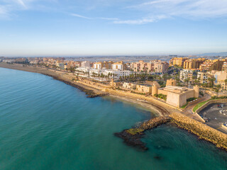 Fototapeta premium Faro de Roquetas de Mar en la costa de Almeria, Andalucia, España