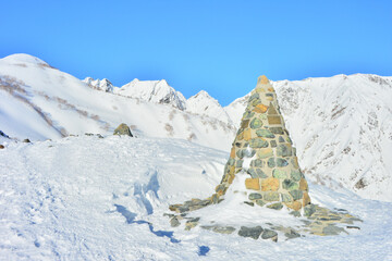 八方尾根のケルンと唐松岳