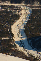 千曲の冬の河川を八方尾根より俯瞰