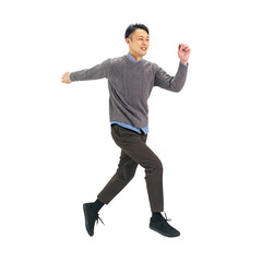ジャンプするカジュアルウェアのミドル男性　クリッピングパスで精密に切り抜いた背景透過全身写真PNG