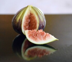 Plod inzhira na natural'nom fone.
32 / 5.000
Fig fruit on natural background.