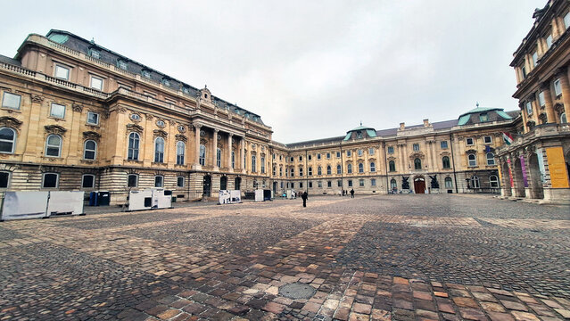 Buda Castle (Budav&aacute;ri Palota) or Royal Palace with the fa&ccedil;ade of the cour d'honneur on the left and the National Sz&eacute;ch&eacute;nyi Library on the right. Castle Hill, Castle Quarter, Budapest, Hungary, Europe.
