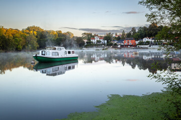 Miroir sur la S&egrave;vre nantaise &agrave; la Chauss&eacute;e des Moines &agrave; Vertou &agrave; cot&eacute; de Nantes