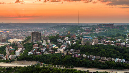 Fototapeta premium Cincinnati, Ohio Mount Adams residential neighborhood at sunset