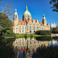 Naklejka premium A Beautiful Historical Buildings Reflection Shimmering in a Tranquil City Park Space Hannover Maschsee