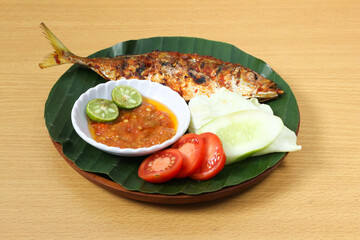 Delicious Grilled Fish with Sambal, Tomatoes, Cucumber, and Lime