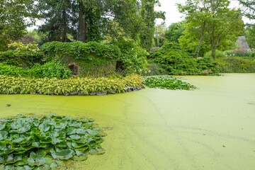 Arboretum Wojsławice Ogród Botaniczny Uniwersytetu Wrocławskiego – ogród botaniczny na terenie Niemczy w woj. dolnośląskim. W 1988 roku włączony w struktury Ogrodu Botanicznego .