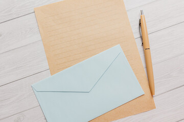 机に置かれたレターセット