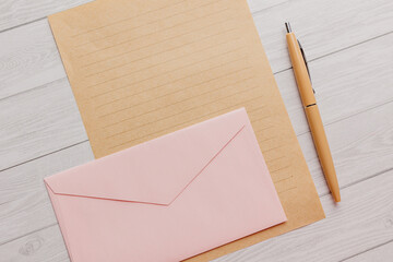 机に置かれたレターセット