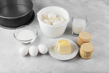 Ingredients for the preparation of cheesecake New York: Cream cheese, sugar, cookies, cream, butter
