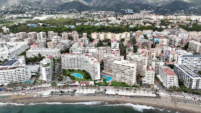 station baln&eacute;aire et touristique de Marbella en Andalousie, sud de l'Espagne