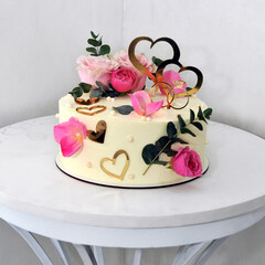 Traditional wedding cake decorated with pink roses.