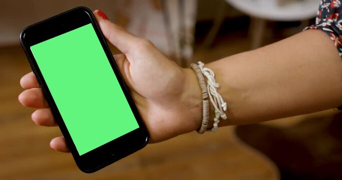 T&eacute;l&eacute;phone &eacute;cran vert incrustation