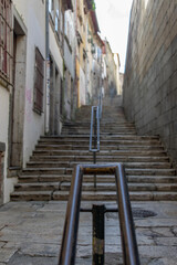 Escalera en calle de O Porto Portugal - Barandilla Street