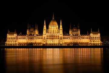 Naklejka premium hungarian parliament building in budapest