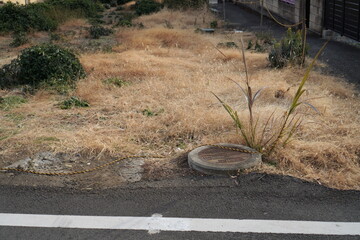 住宅街にある空き地