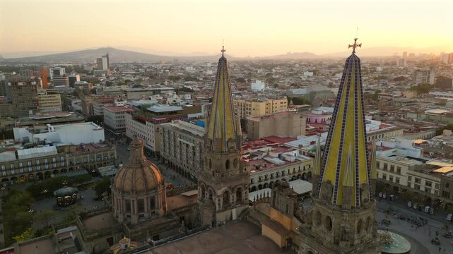paisaje de la ciudad de guadalajara jalisco mexico vista aerea de la catedral en el centro de guadalajara lugar turistico y religioso historico y arquitectura