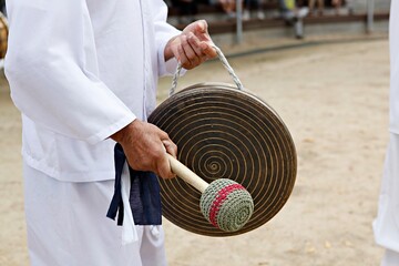 징