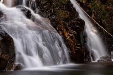 美しい滝のある風景	