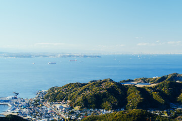鋸山の美しい海と山の風景
