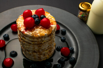 Healthy Rice Cakes with Berries and Honey: Delicious Dessert