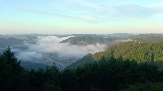流れる雲海・備中松山城（岡山県・高梁市）