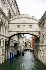Fototapeta premium View of the Bridge of Sighs in Venice