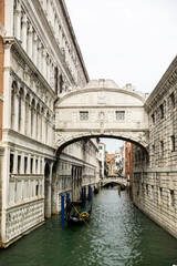 Obraz premium View of the Bridge of Sighs in Venice