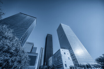 Fototapeta premium Captivating Urban Skyline: A Modern Architectural Perspective