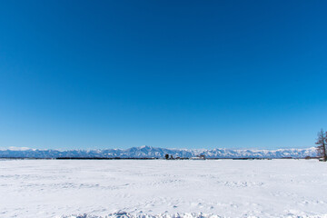 真冬の十勝平野と日高山脈
