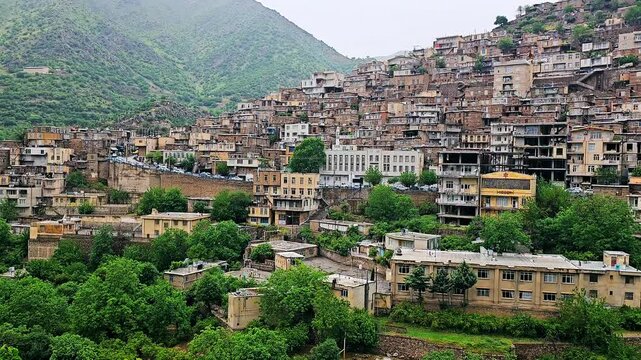 Lush hills embrace Nudsheh, a vibrant town nestled in green valleys.
📍Nowdeshe, Paveh - Kermanshah 