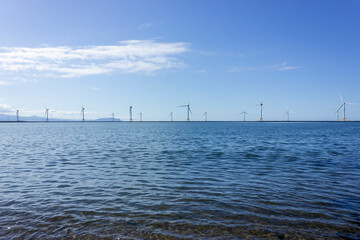 花畔埠頭より見る洋上風力発電塔