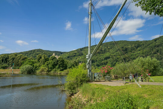 M&uuml;ndung der Lahn in den Rhein, hinten Schloss Stolzenfels, Lahnstein, Rheinland-Pfalz, Deutschland