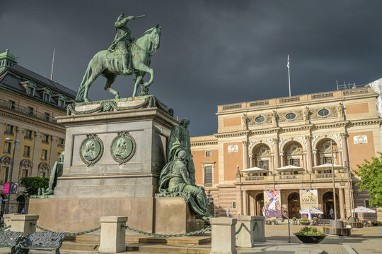Reiterstandbild Gustav II Adolf's Statue, Opernhaus Kungliga Operan, Gustav Adolfs torg, Stockholm, Schweden