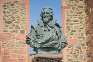 Obraz premium Büste, Denkmal für Graf Philipp Ludwig II., Wallonisch-Niederländische Kirche, Französische Allee, Hanau, Hessen, Deutschland