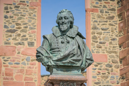B&uuml;ste, Denkmal f&uuml;r Graf Philipp Ludwig II., Wallonisch-Niederl&auml;ndische Kirche, Franz&ouml;sische Allee, Hanau, Hessen, Deutschland