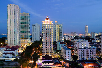 Naklejka premium skyline penang island georgetown malaysia dusk city