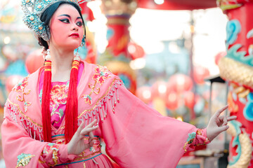 Obraz premium Vibrant atmosphere captivating chinese opera performance at outdoor stage festival