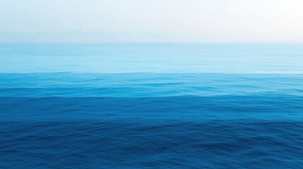 Obraz premium Serene Ocean Panorama: A Breathtaking View of the Deep Blue